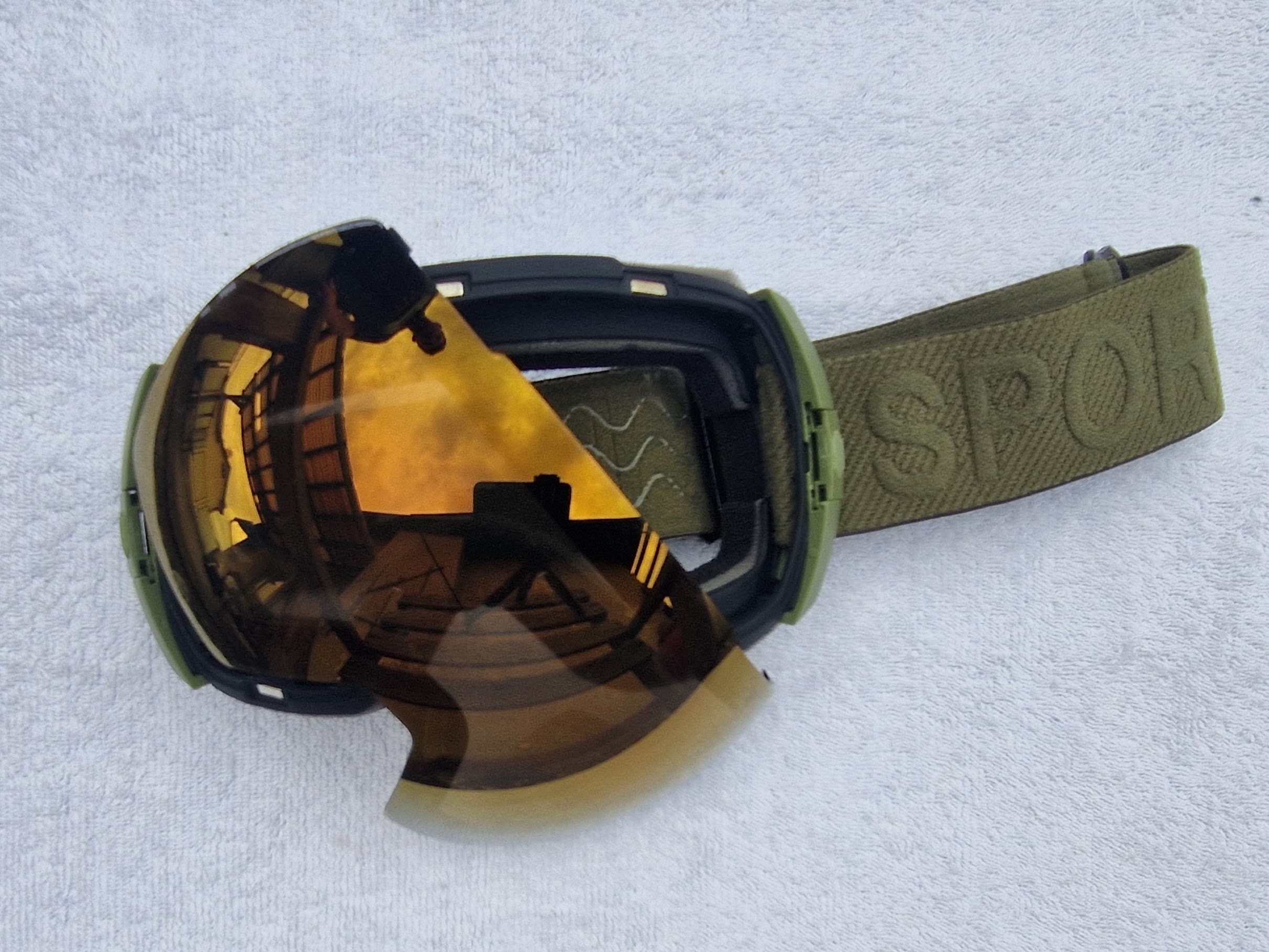 XH136 Magnetic Green / golden