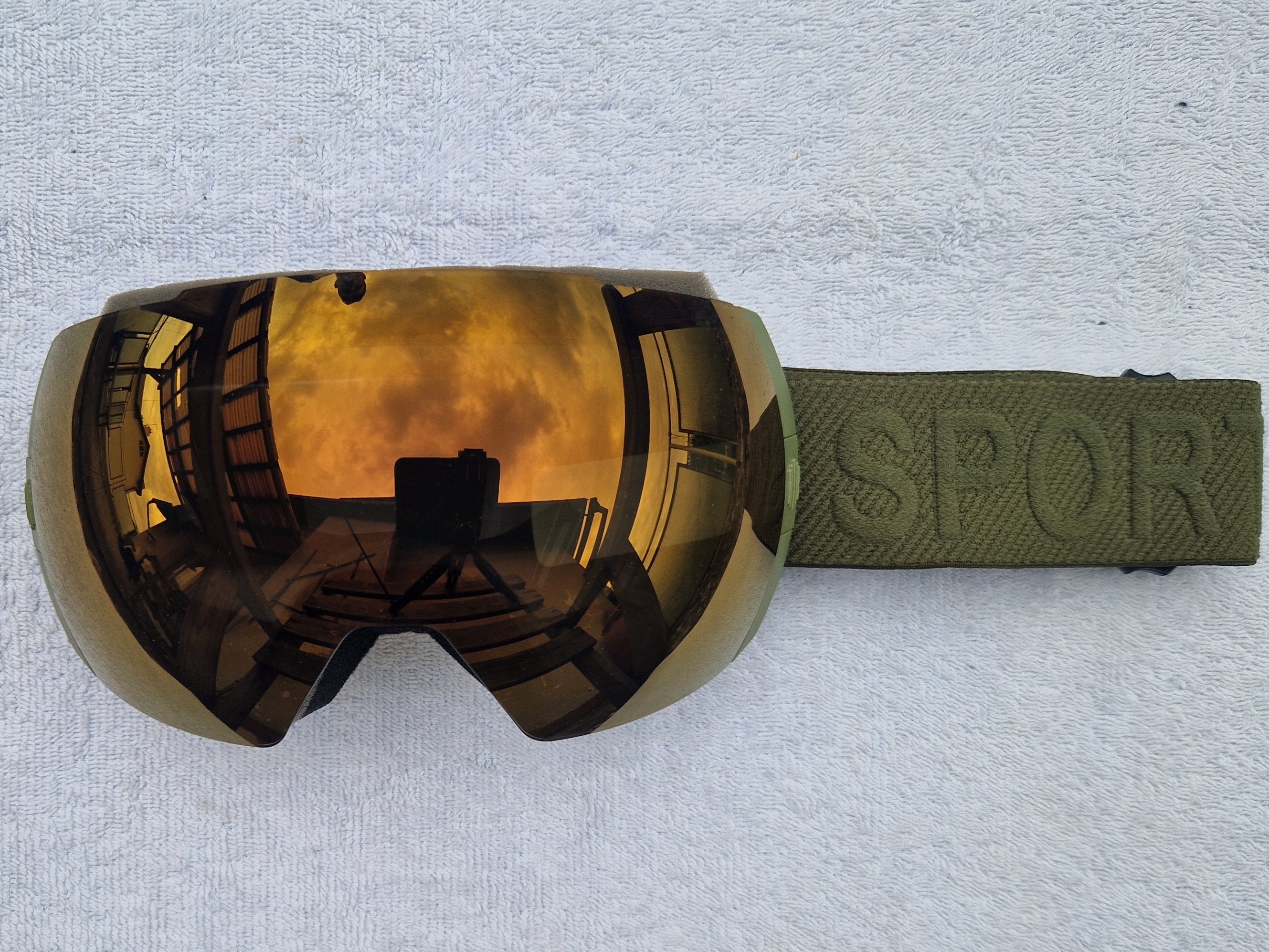 XH136 Magnetic Green / golden