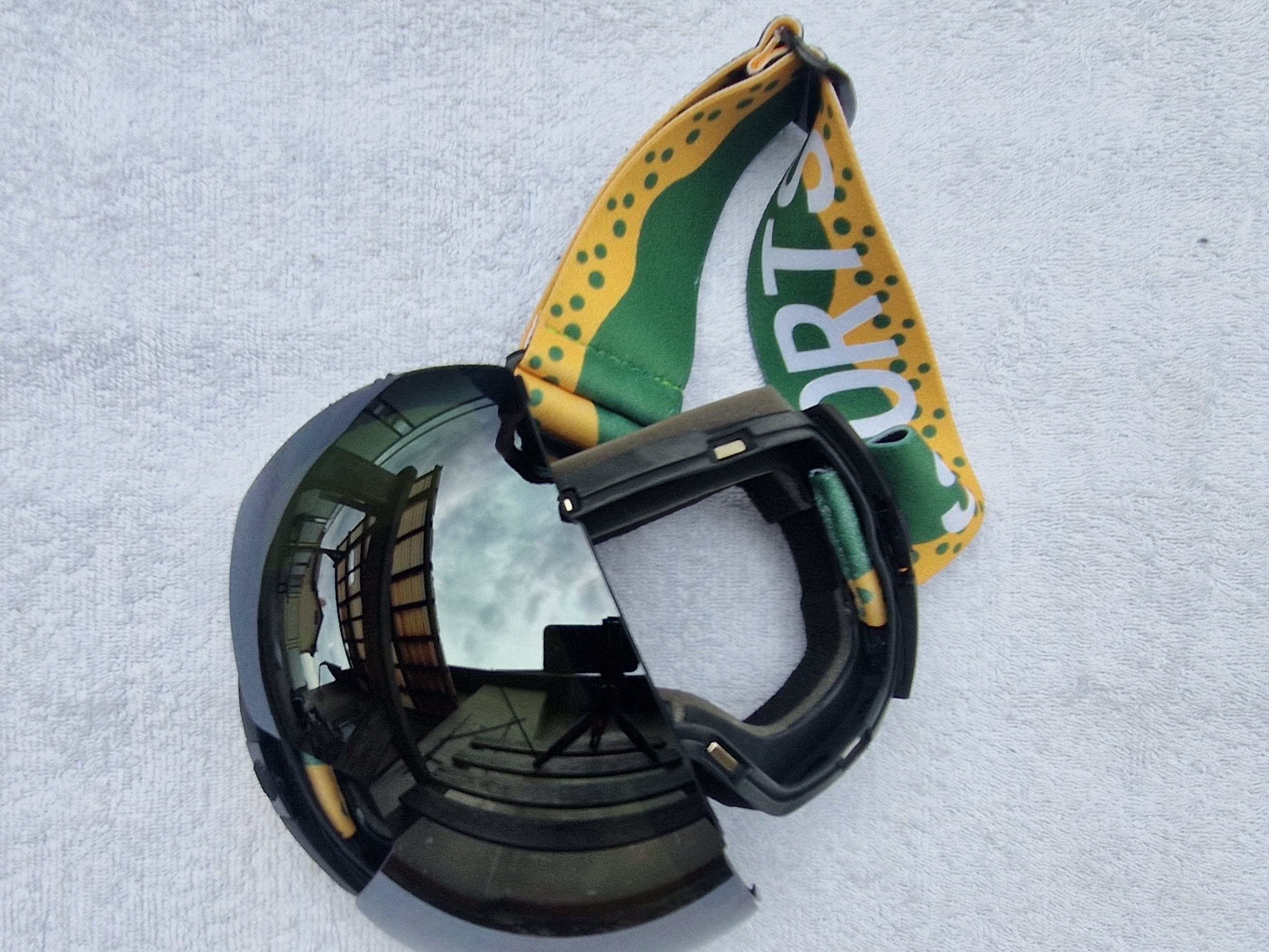 XH136 Magnetic Blue / green