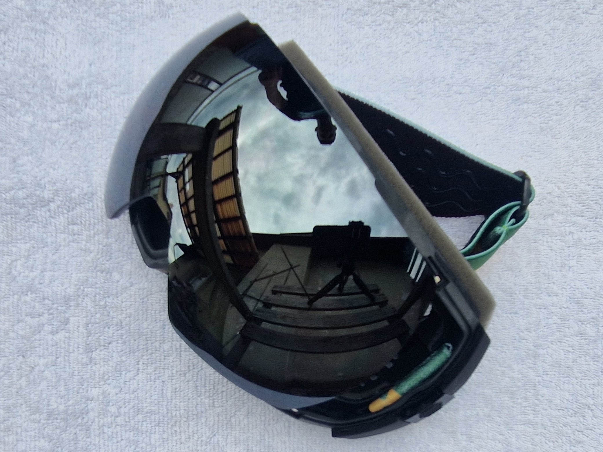 XH136 Magnetic Blue / green