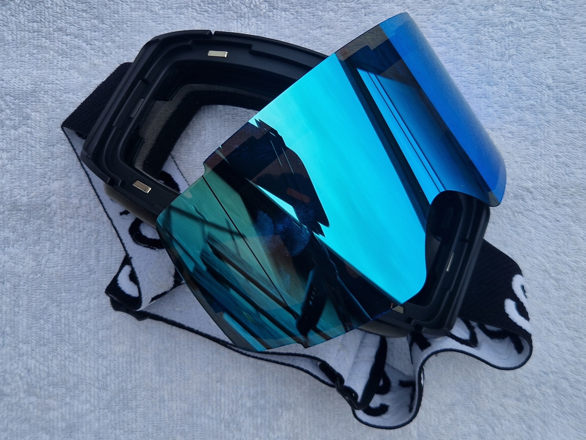 XH137 Magnetic Black / blue