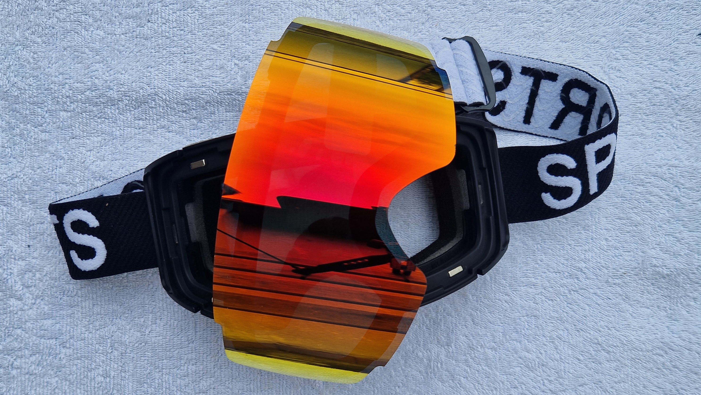 XH137 Magnetic Black / red