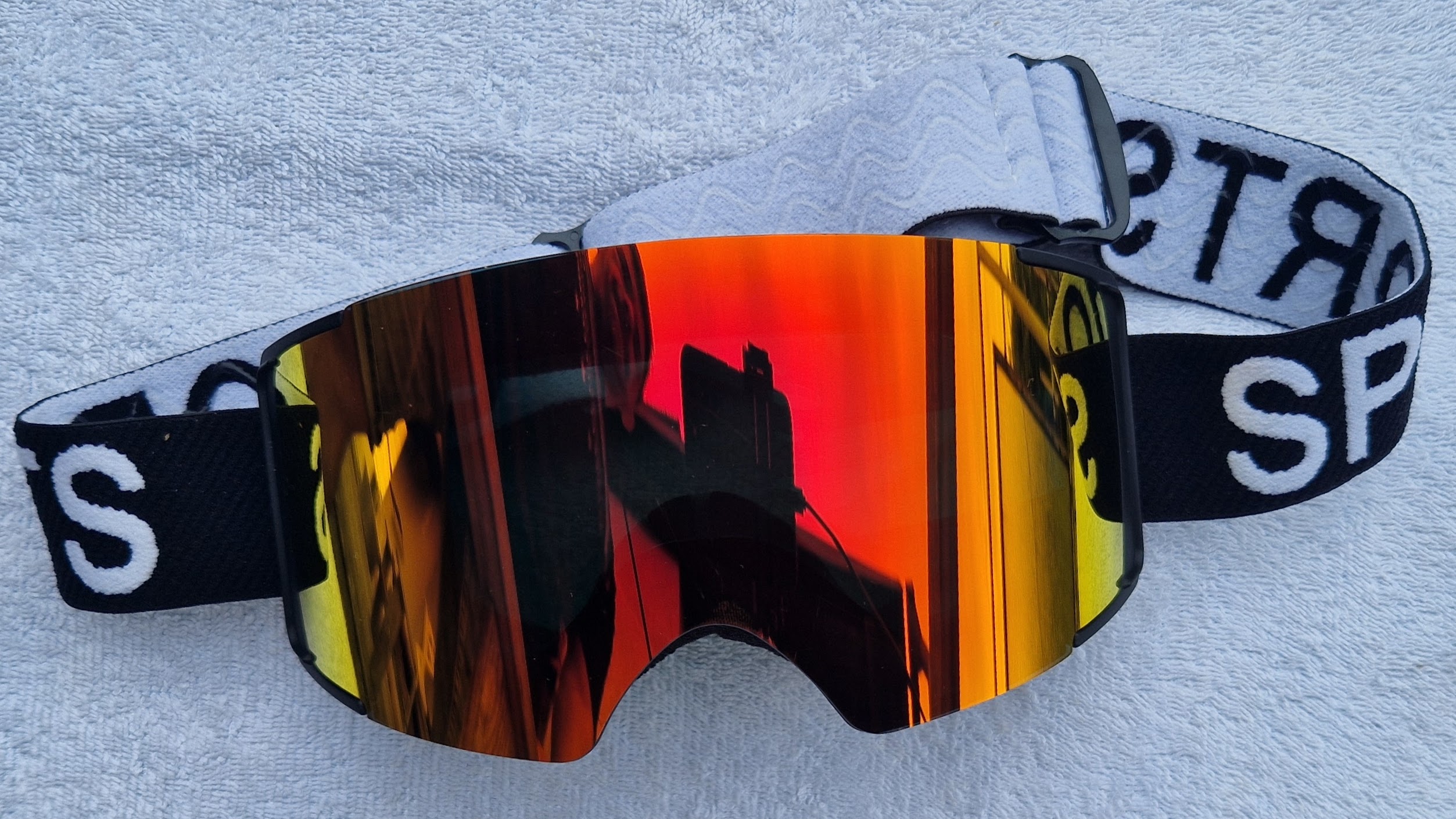 XH137 Magnetic Black / red