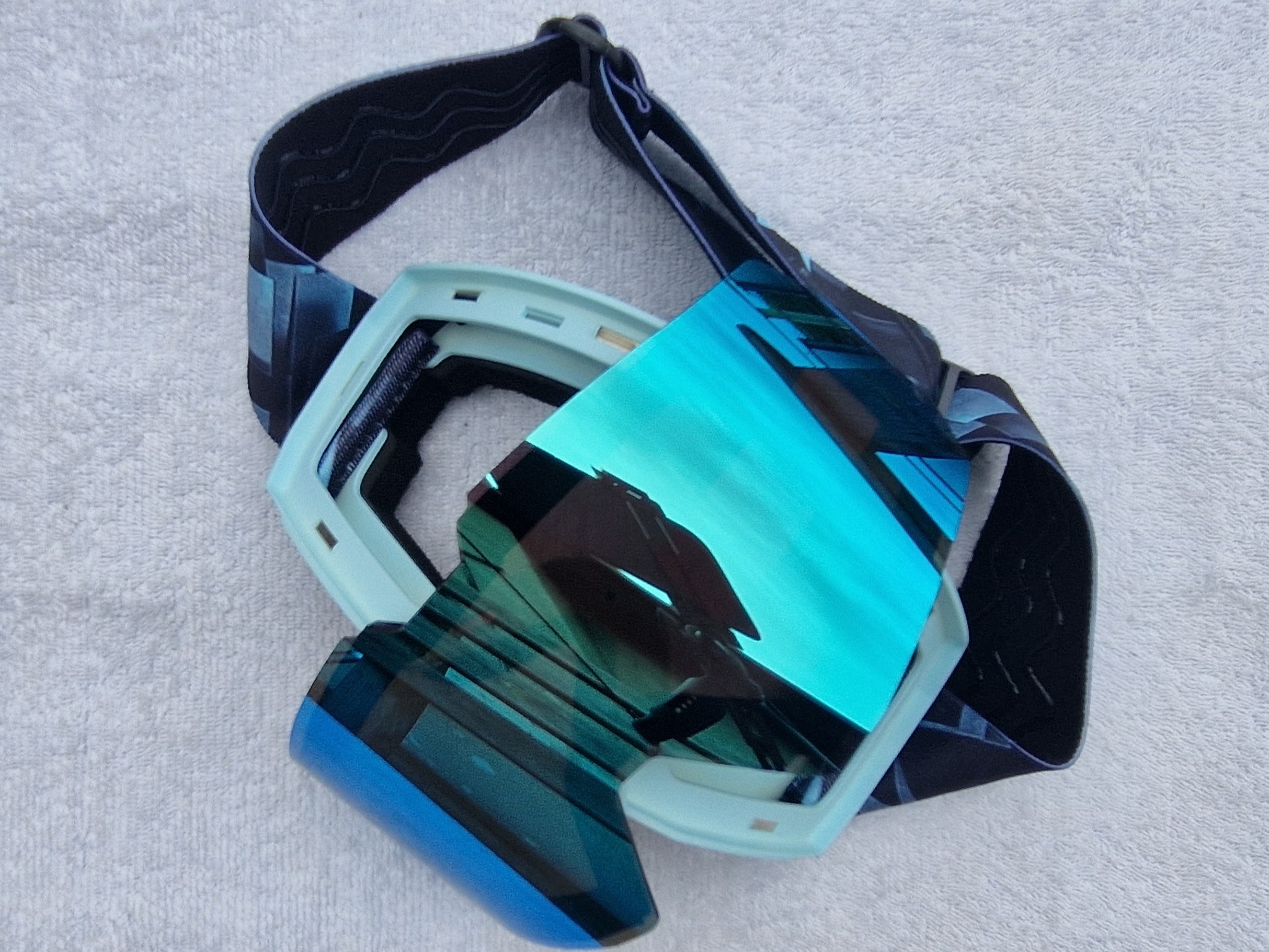 XH146 Magnetic Blue