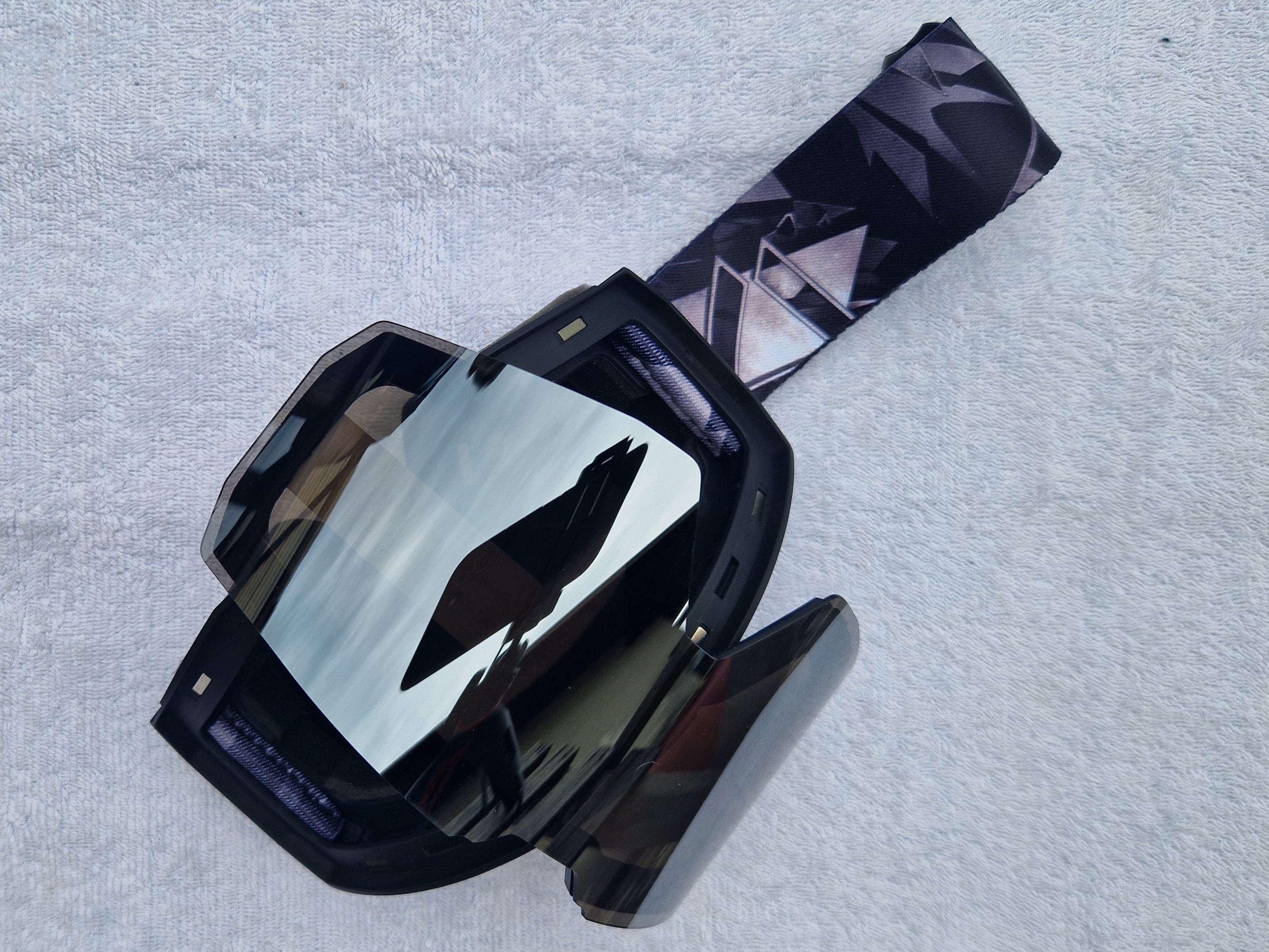 XH146 Magnetic Black / silver