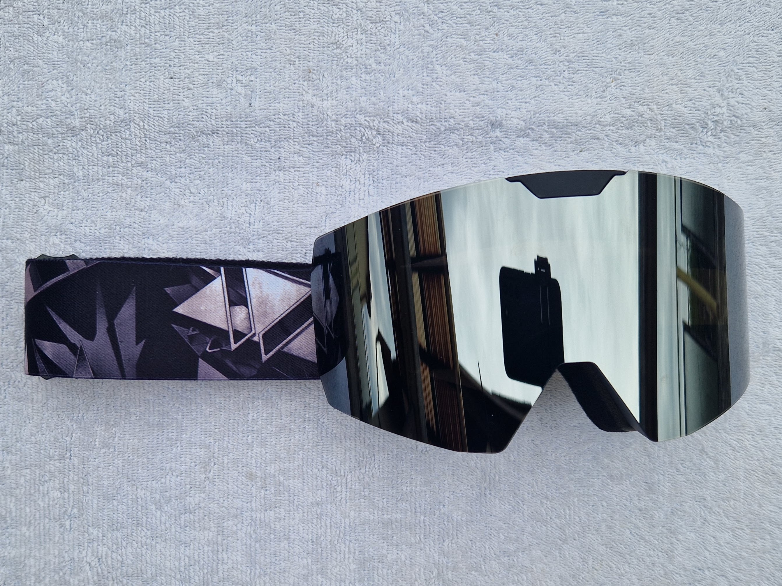 XH146 Magnetic Black / silver